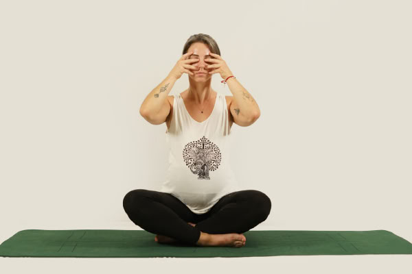 Certificazione YTTC di 200 ore + Yoga prenatale