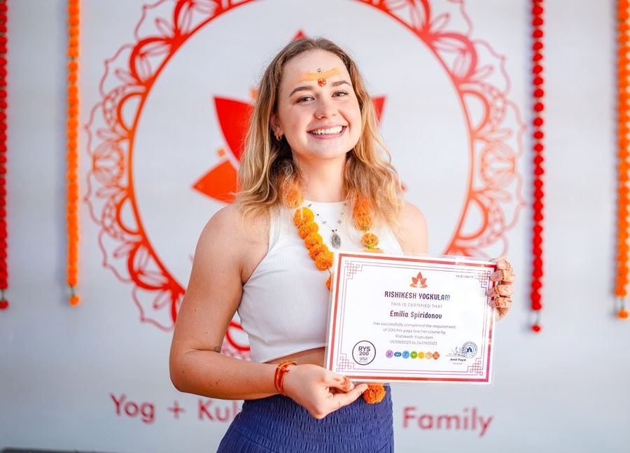Certificazione YTTC di 200 ore + Yoga prenatale