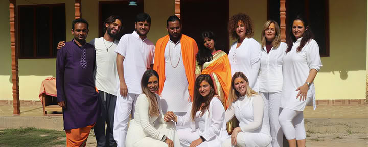 Formazione Insegnanti di Meditazione di 300 Ore a Rishikesh