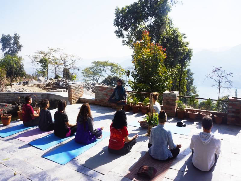 Trekking yoga nella valle di Langtang in Nepal