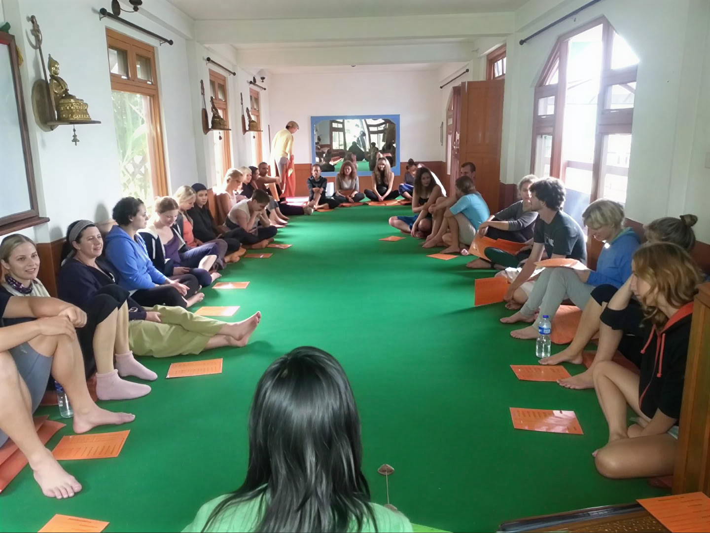 Lezione di hatha yoga in Nepal