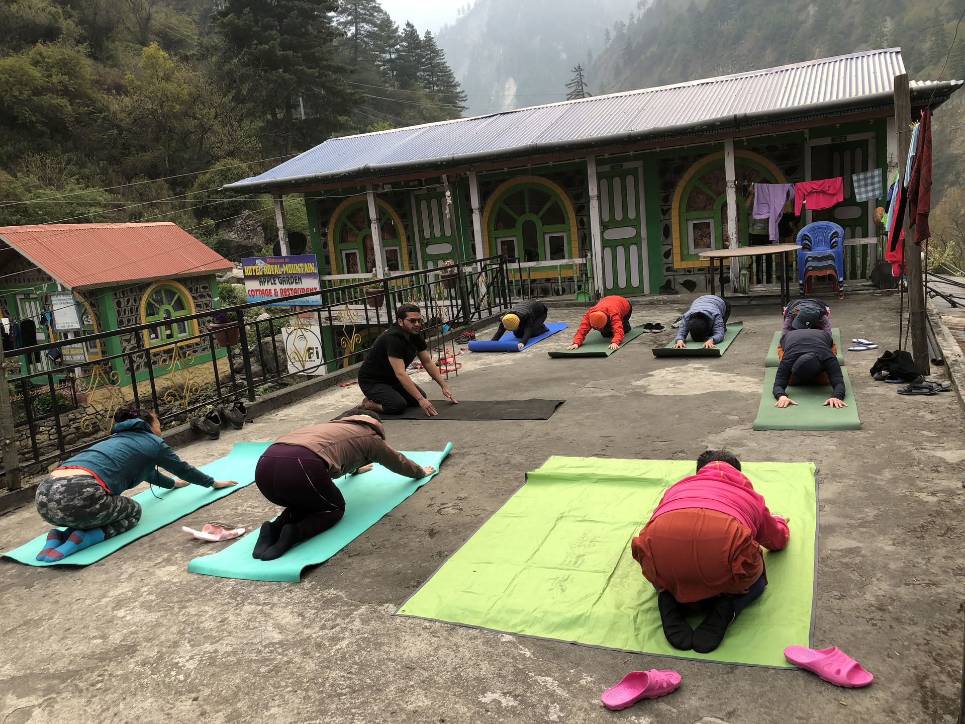 Lezione di hatha yoga in Nepal