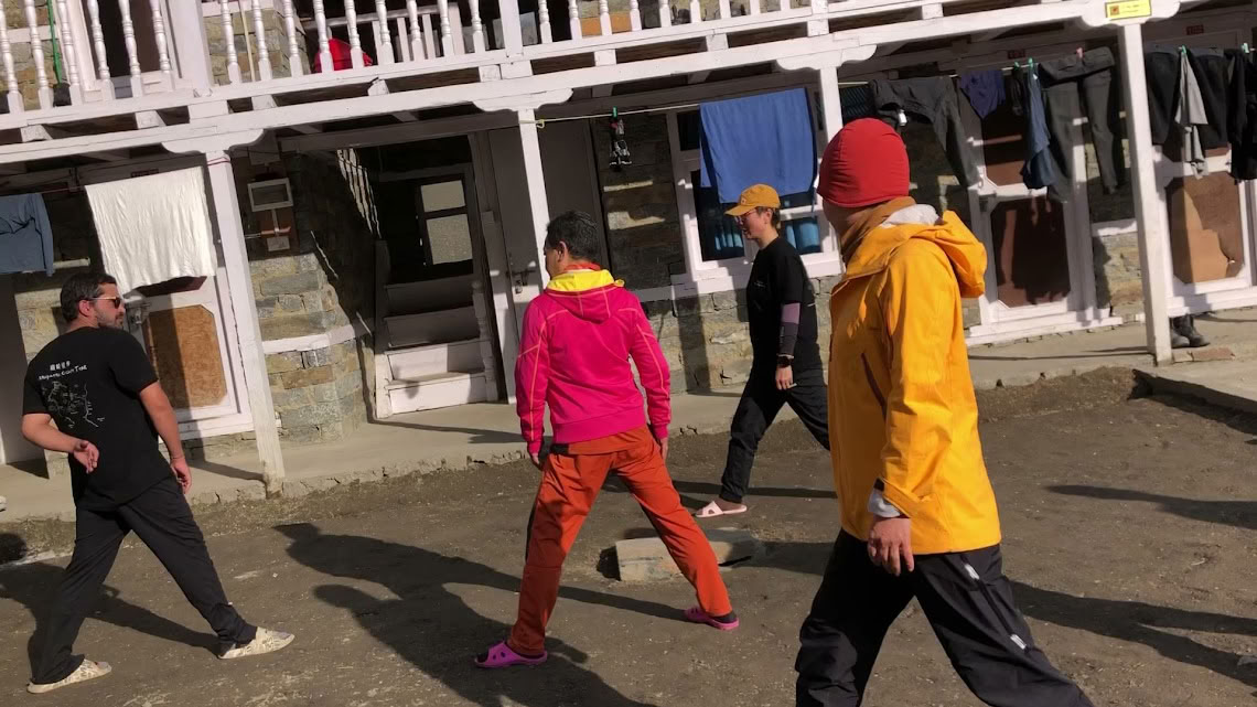 Lezione di hatha yoga in Nepal
