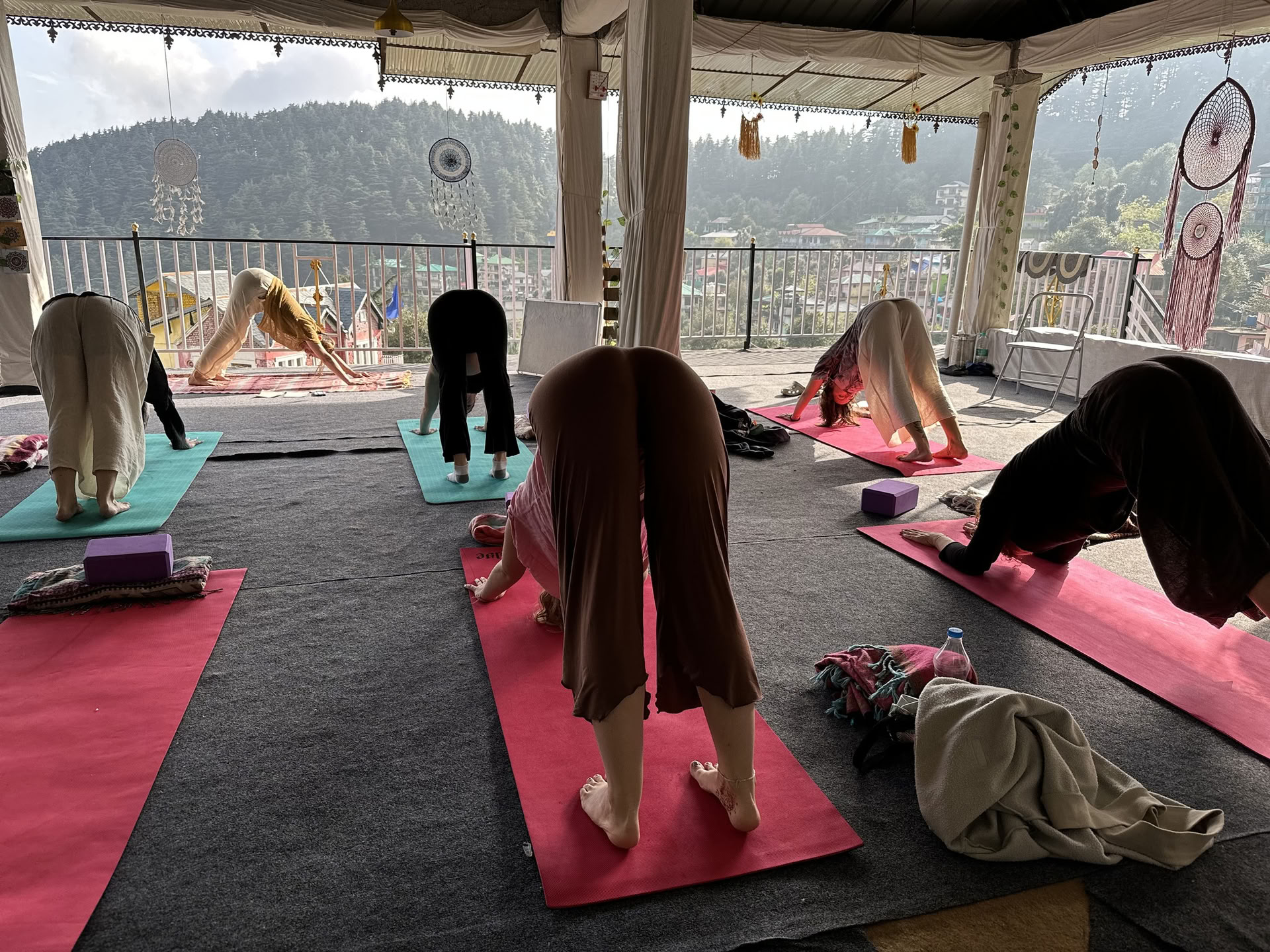 25 giorni, 200 ore di formazione insegnanti di yoga Shanti