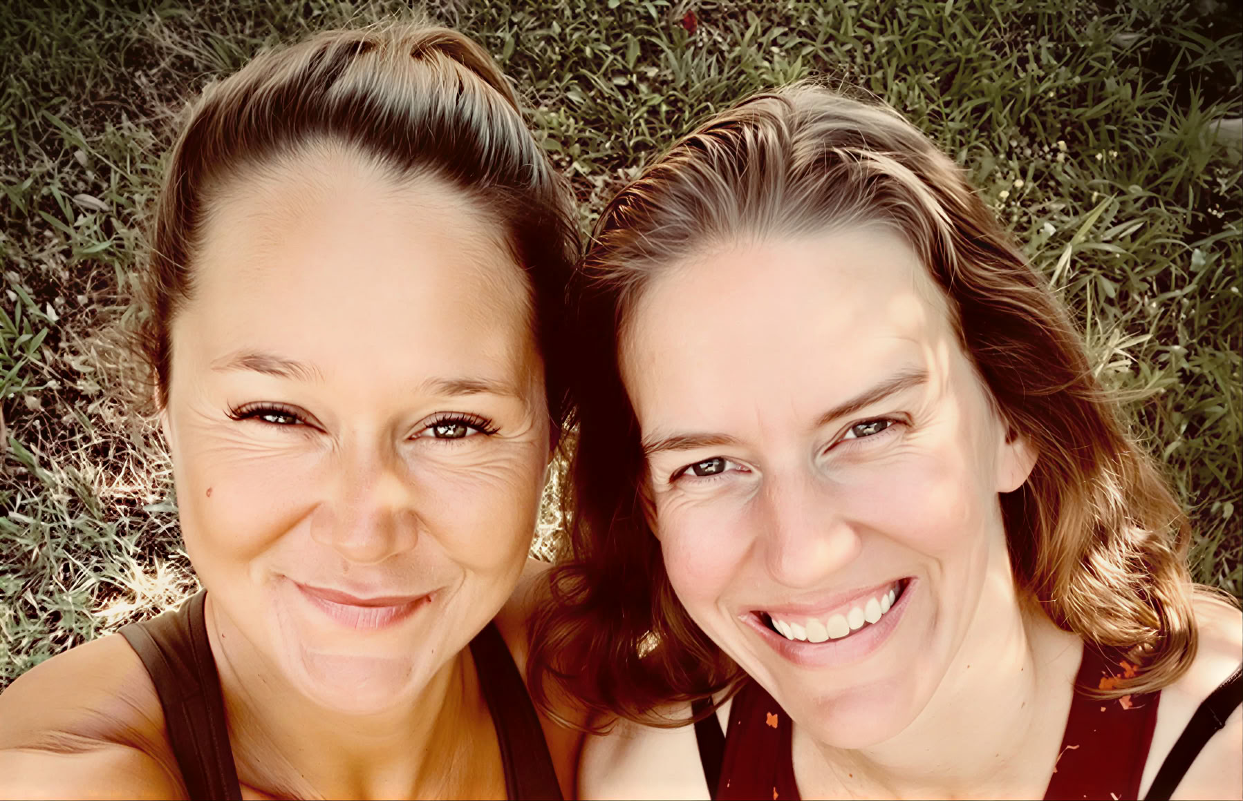 Vinyasa Yoga con Ursina e Marina – Fluire verso l’equilibrio — Landguet Ried, Centro per la Vita Consapevole | Centro Ritiri e Casa per Workshop