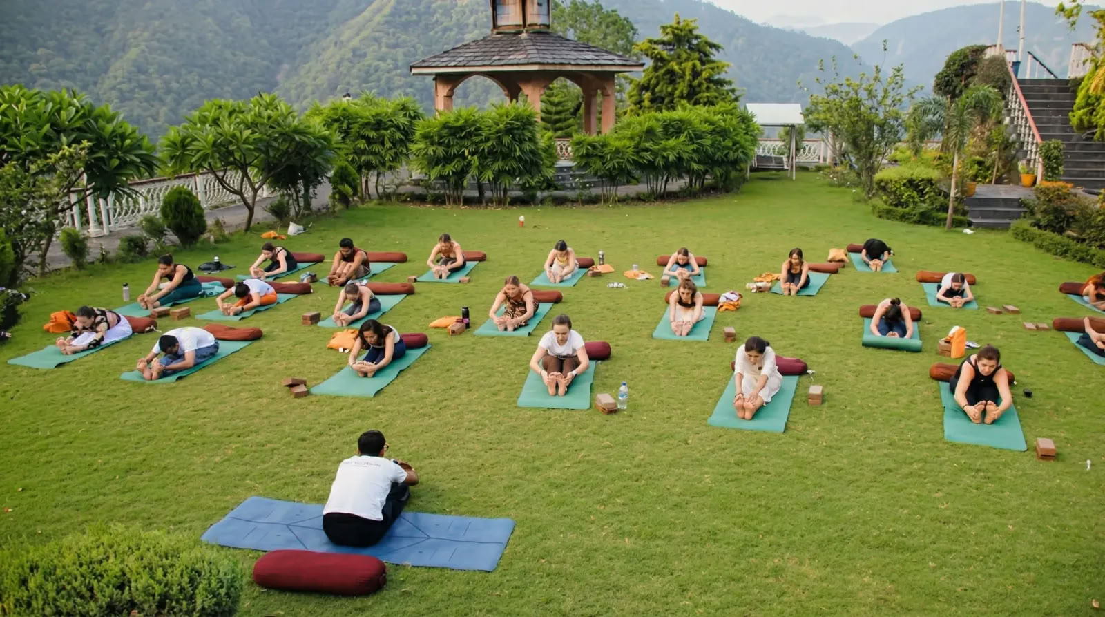 Formazione insegnanti di yoga RYT di 200 ore a Rishikesh, India