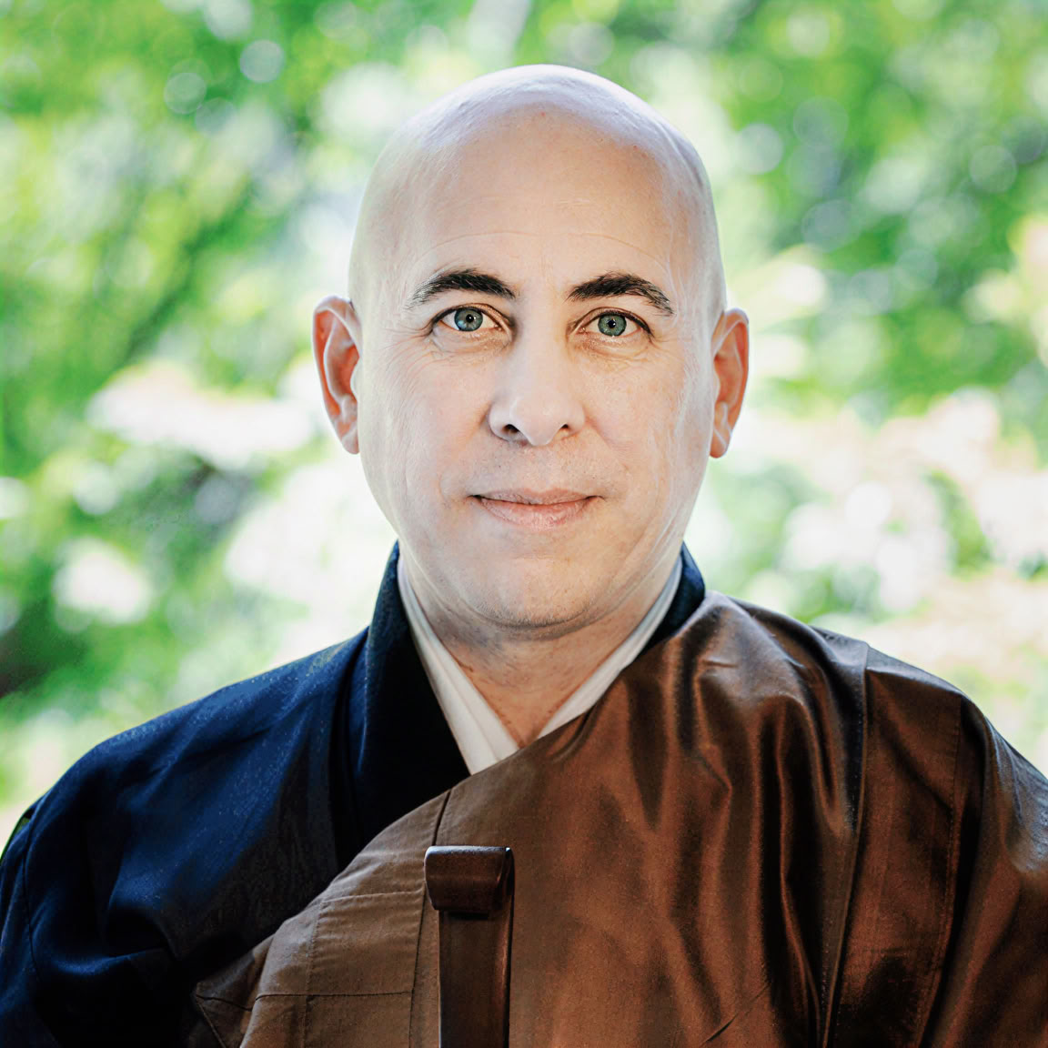 Cuore Coraggioso, Mente Calma: Vivere Intenzionalmente attraverso Zen e Yoga