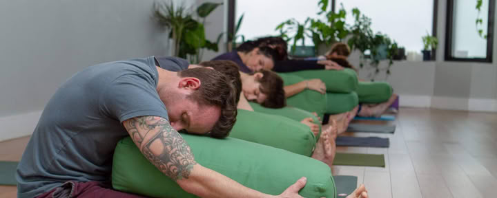 Yoga per il rilassamento profondo e il riposo