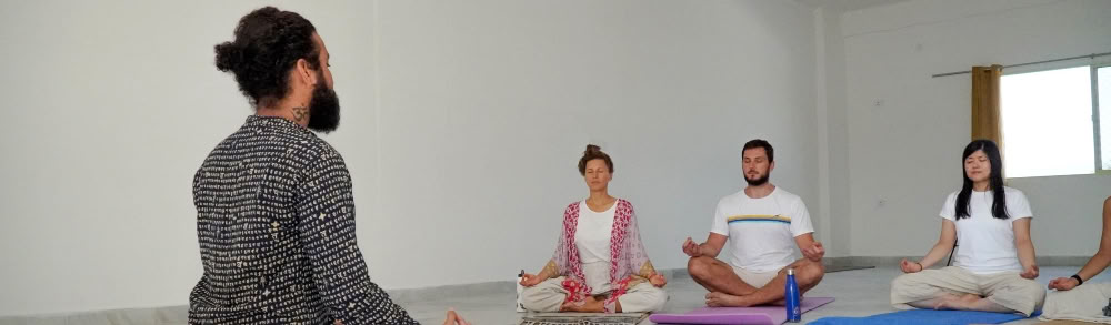 Corso di formazione per insegnanti di yoga di 100 ore a Rishikesh