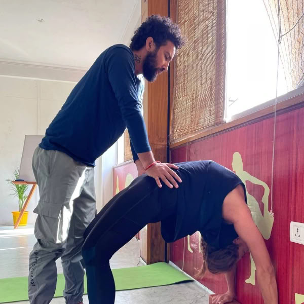 Corso di formazione per insegnanti di yoga di 100 ore a Rishikesh