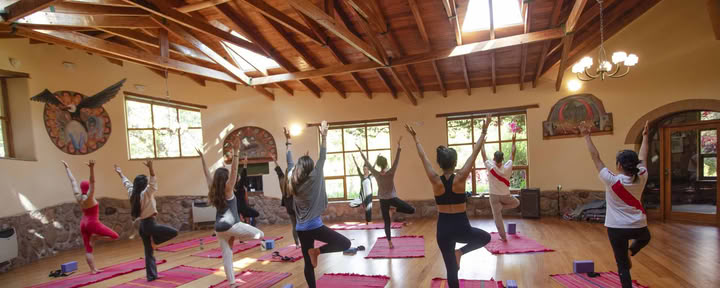 Ritiro di yoga in Perù, escursioni a Machu Picchu e alle Montagne Arcobaleno