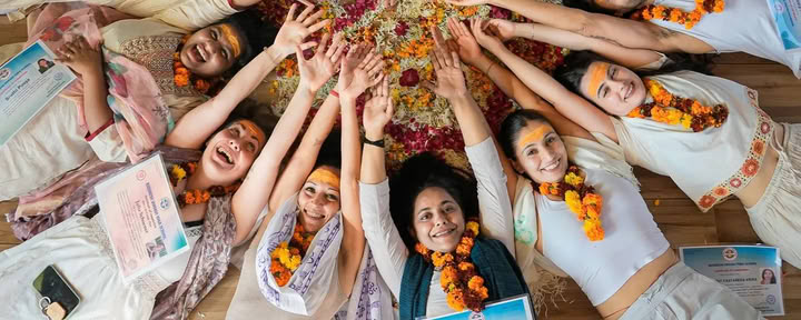 Corso di formazione insegnanti di yoga di 200 ore a Rishikesh – dal 1° settembre al 22 settembre 2026