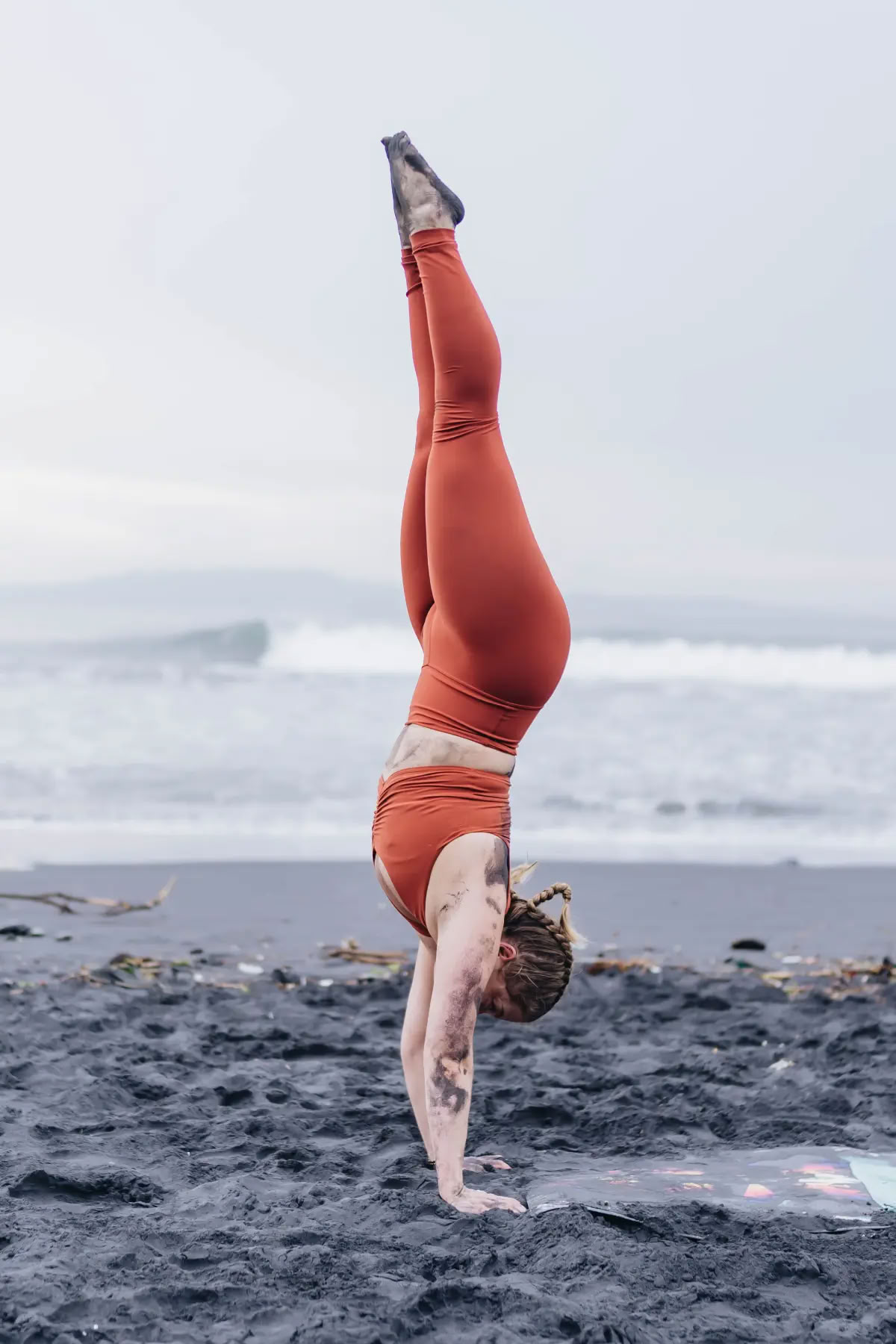 Corso di formazione avanzata per insegnanti di yoga di 300 ore – dal 1° giugno al 25 giugno 2026
