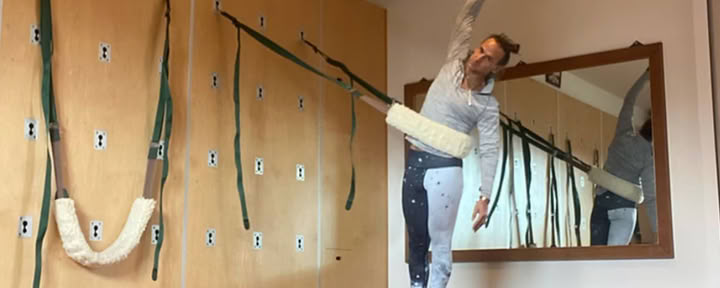 Yoga alla parete e terapia in sospensione