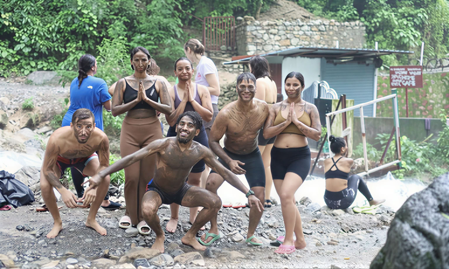 Formazione Insegnanti di Aerial Yoga a Rishikesh, India