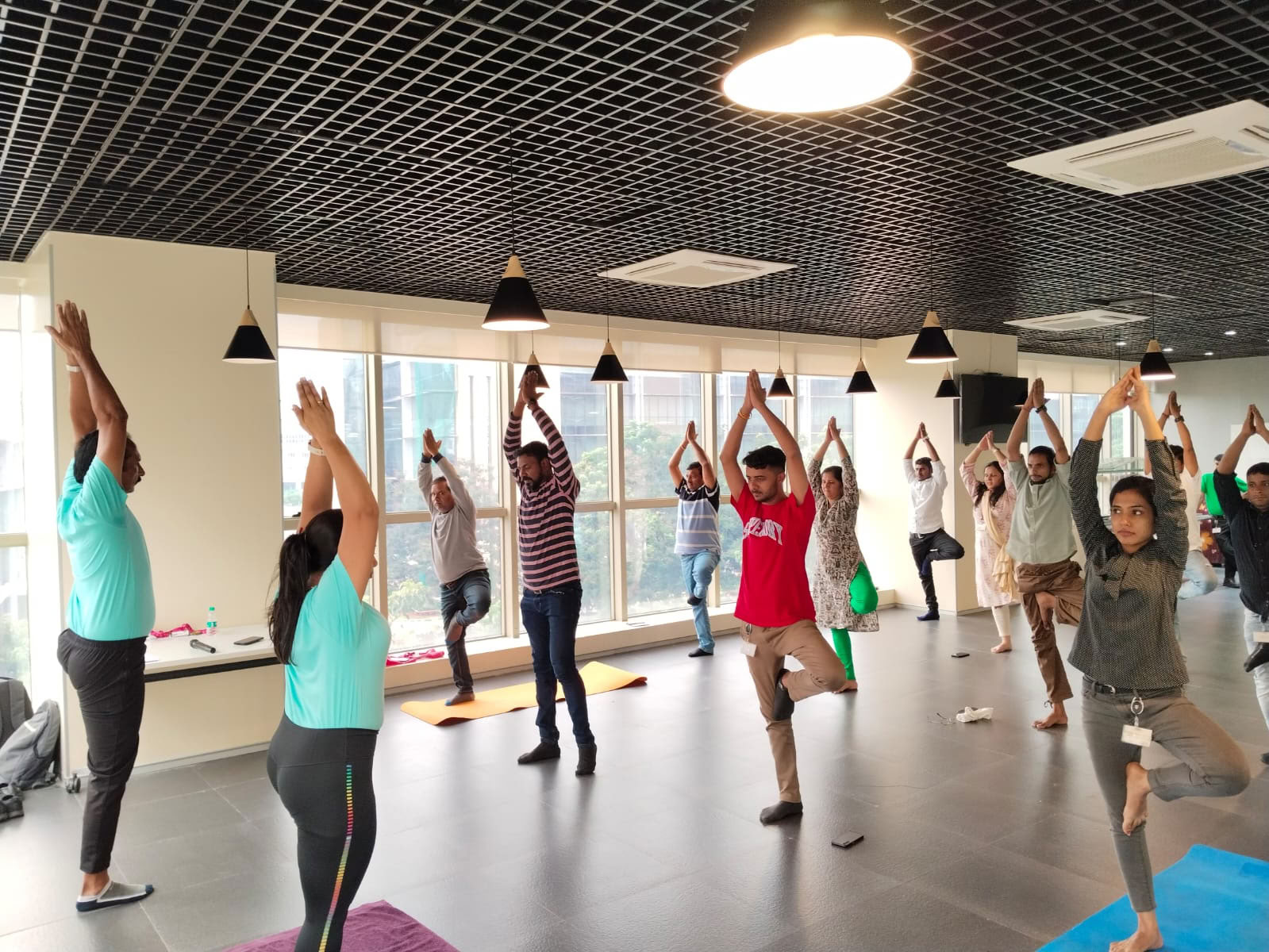 Lezione di yoga mattutina AYK (7:00 - 8:00)