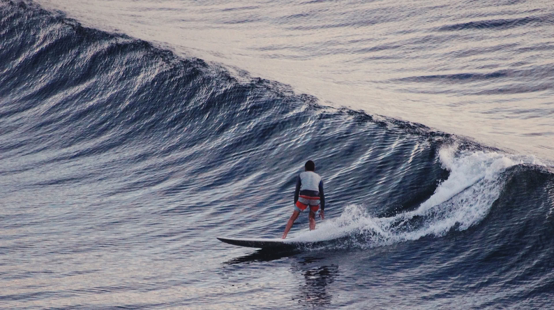 Immersione di breathwork e surf