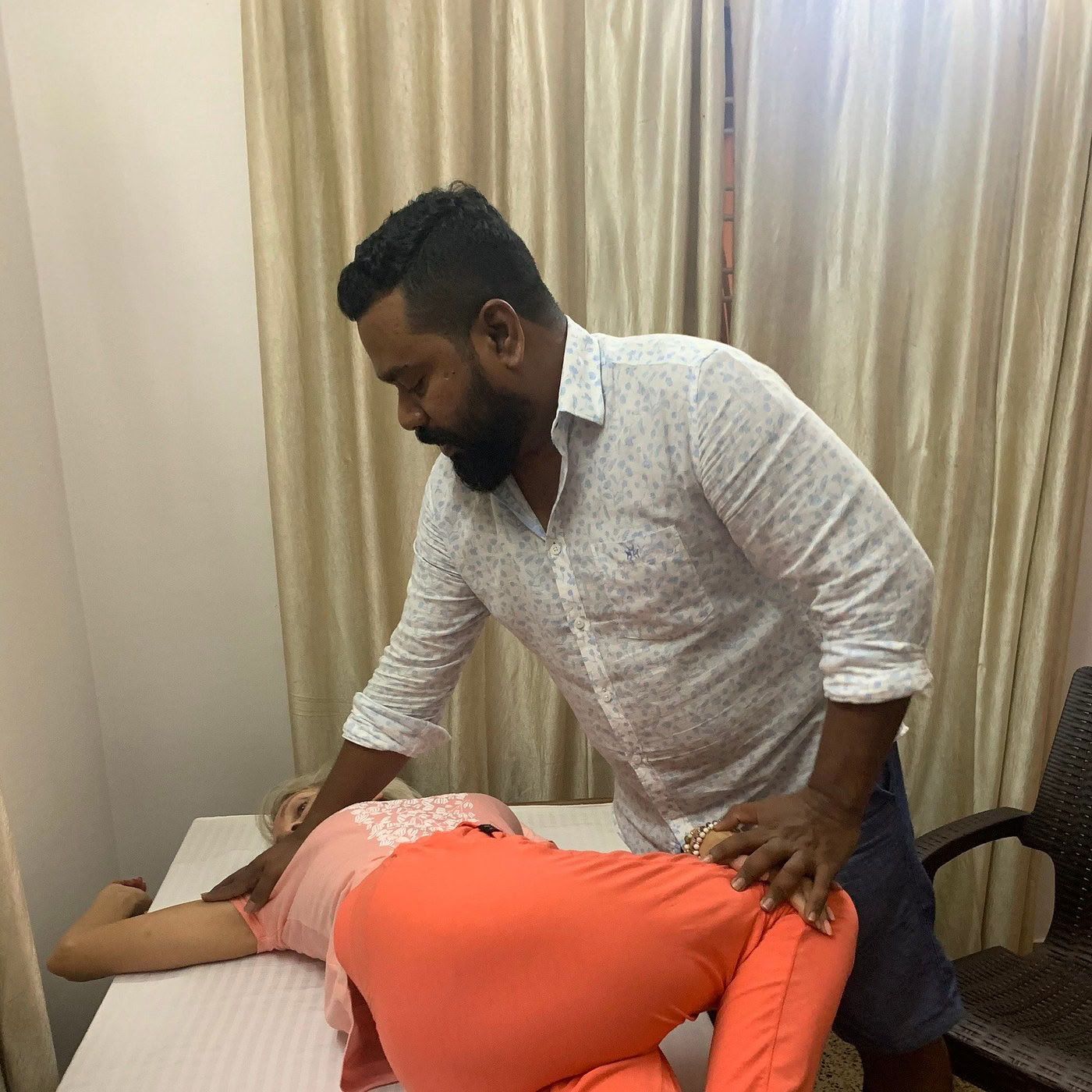 Tra oceano e silenzio: ritiro di yoga e ayurveda nel cuore del Kerala, India