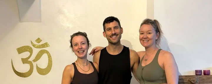 Ritiro di yoga in riva al mare