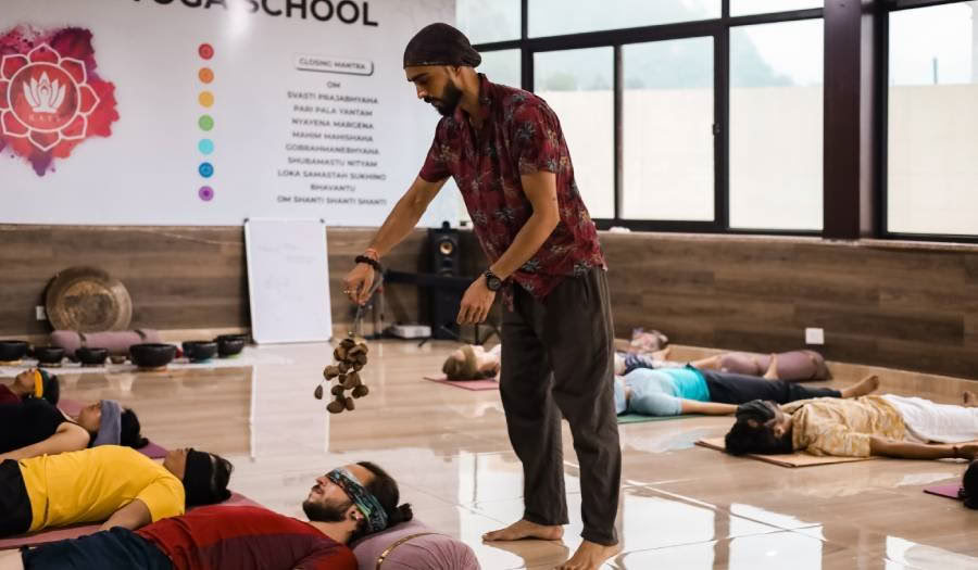 Corso di formazione insegnanti di Sound Healing di 100 ore a Rishikesh