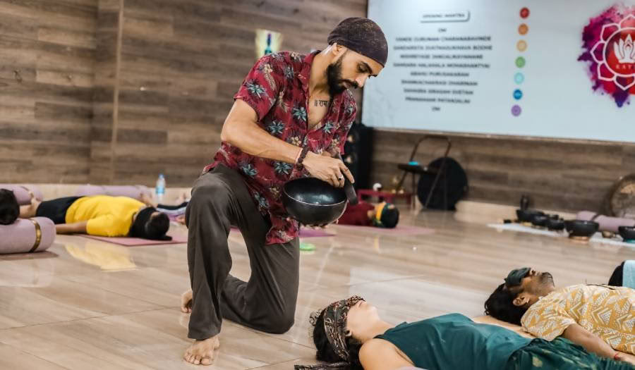Corso di formazione insegnanti di Sound Healing di 100 ore a Rishikesh