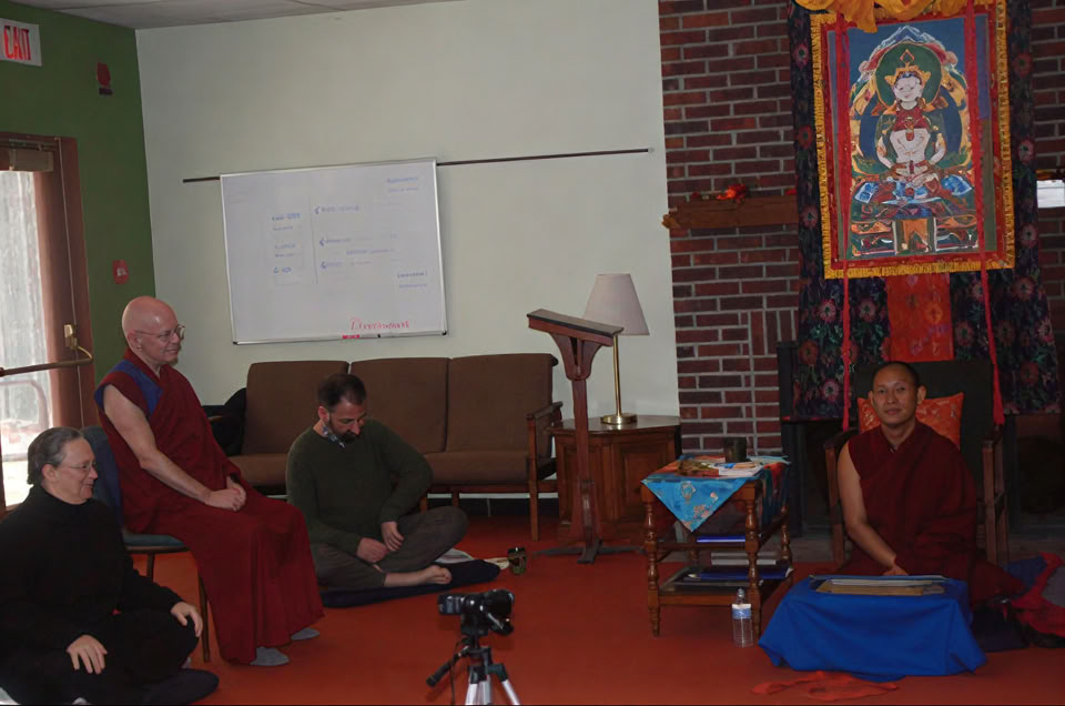 Ngondro (18:00) e meditazione silenziosa (18:30)