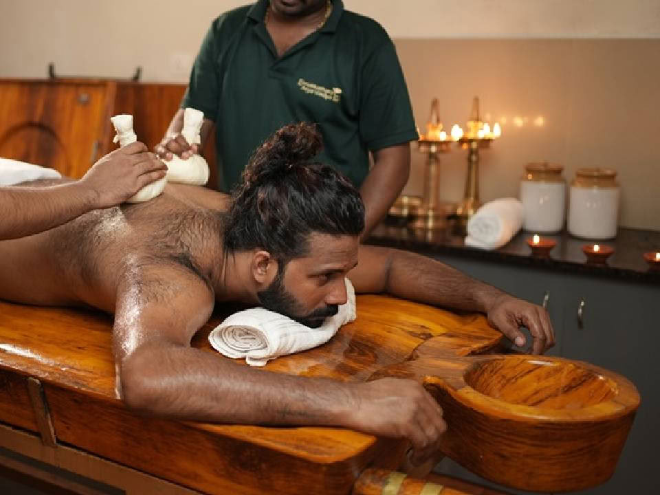 21 giorni Veda Evolve: terapia ayurvedica di benessere e ringiovanimento con yoga e ritiro di yoga