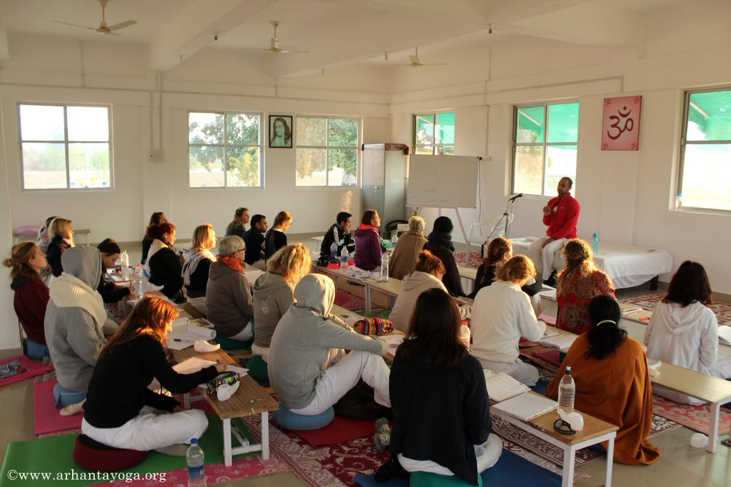 Costruisci delle basi solide: Certificazione yoga da 200 ore in India 2026