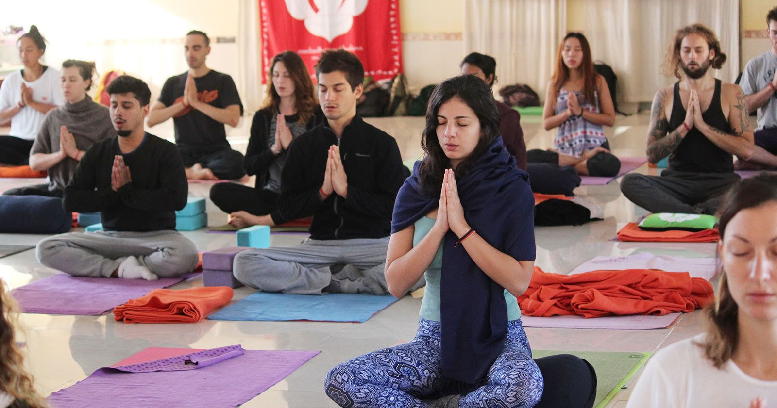 Rishikul Yogshala Rishikesh - Formazione Insegnanti di Yoga a Rishikesh, India