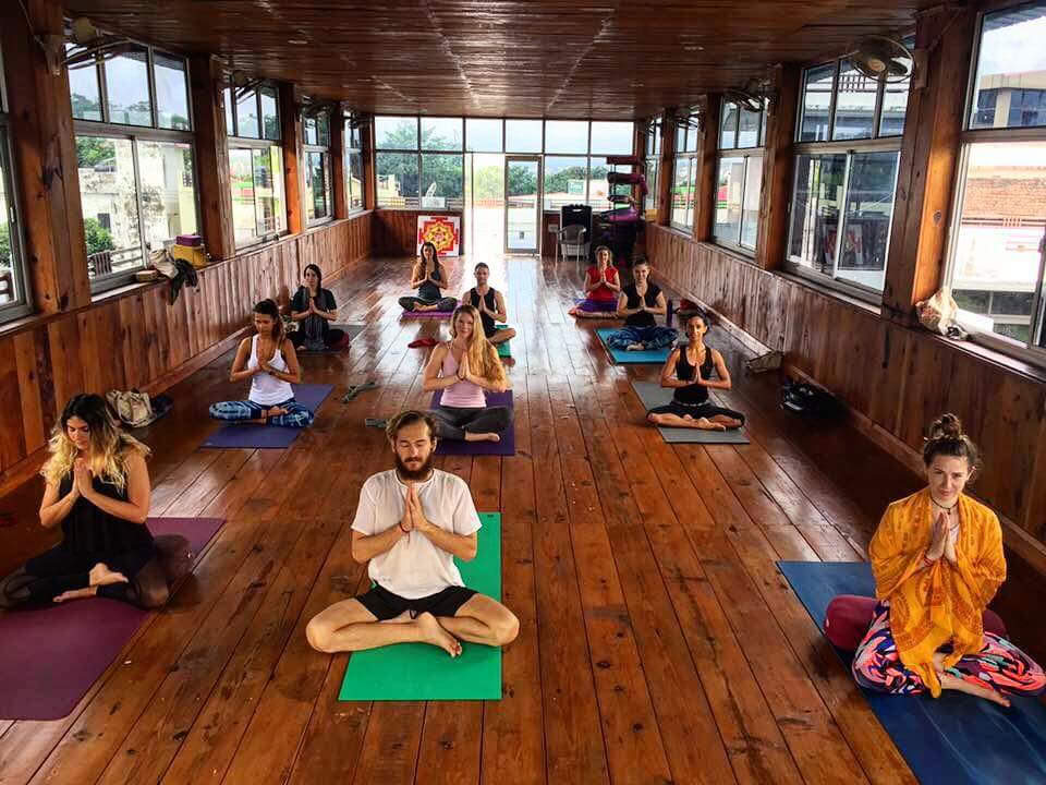 Rishikul Yogshala Rishikesh - Formazione Insegnanti di Yoga a Rishikesh, India