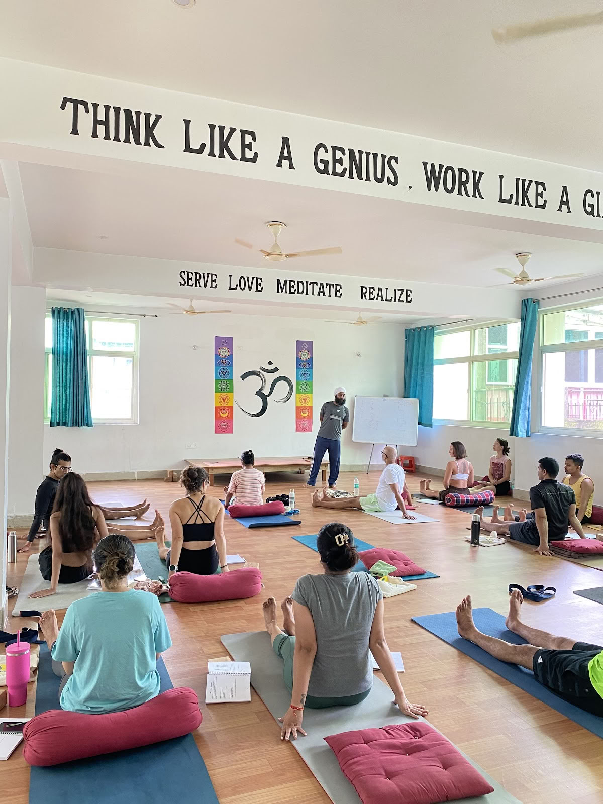 Rishikul Yogshala Rishikesh - Formazione Insegnanti di Yoga a Rishikesh, India