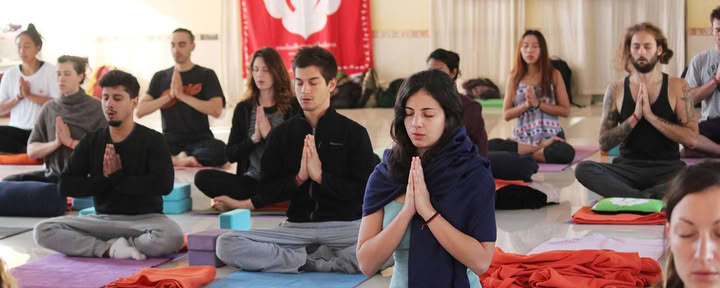 Rishikul Yogshala Rishikesh - Formazione Insegnanti di Yoga a Rishikesh, India