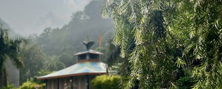 Abhyasa Yogmath | Ashram tradizionale di yoga e meditazione a Rishikesh, India