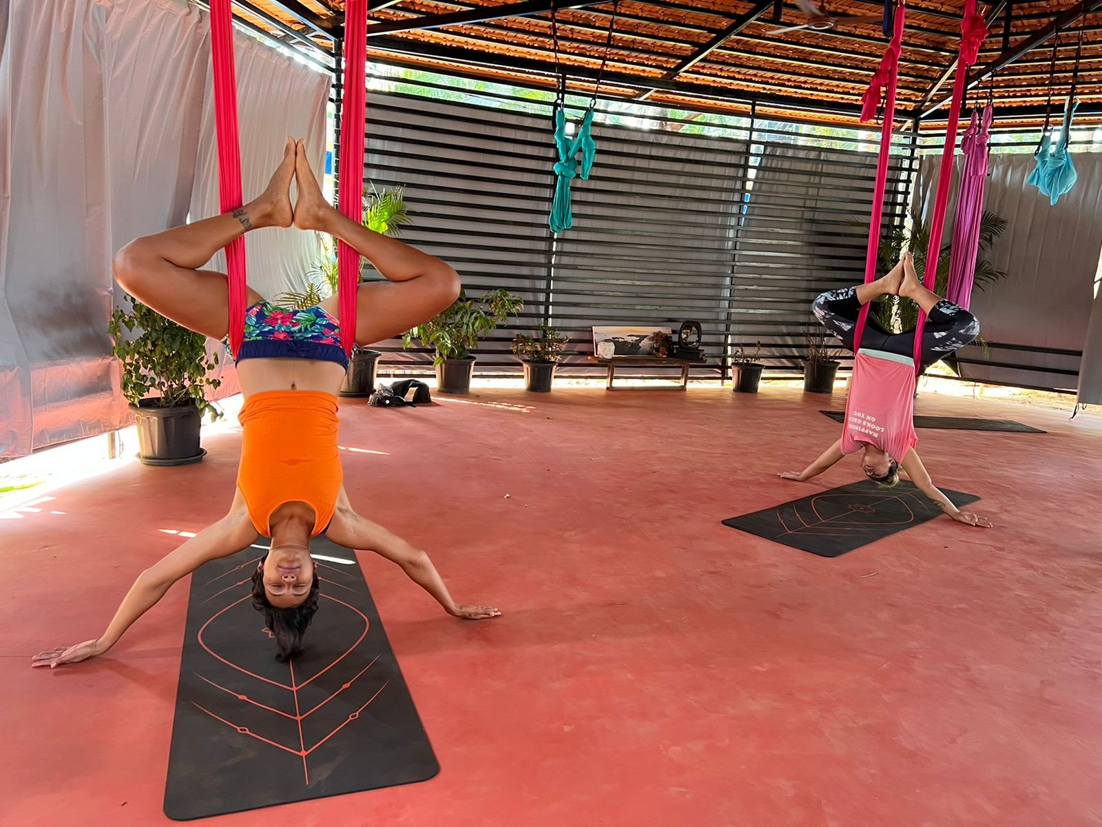 OM Studio Agonda - Yoga Aereo e Guarigione Sonora a Goa