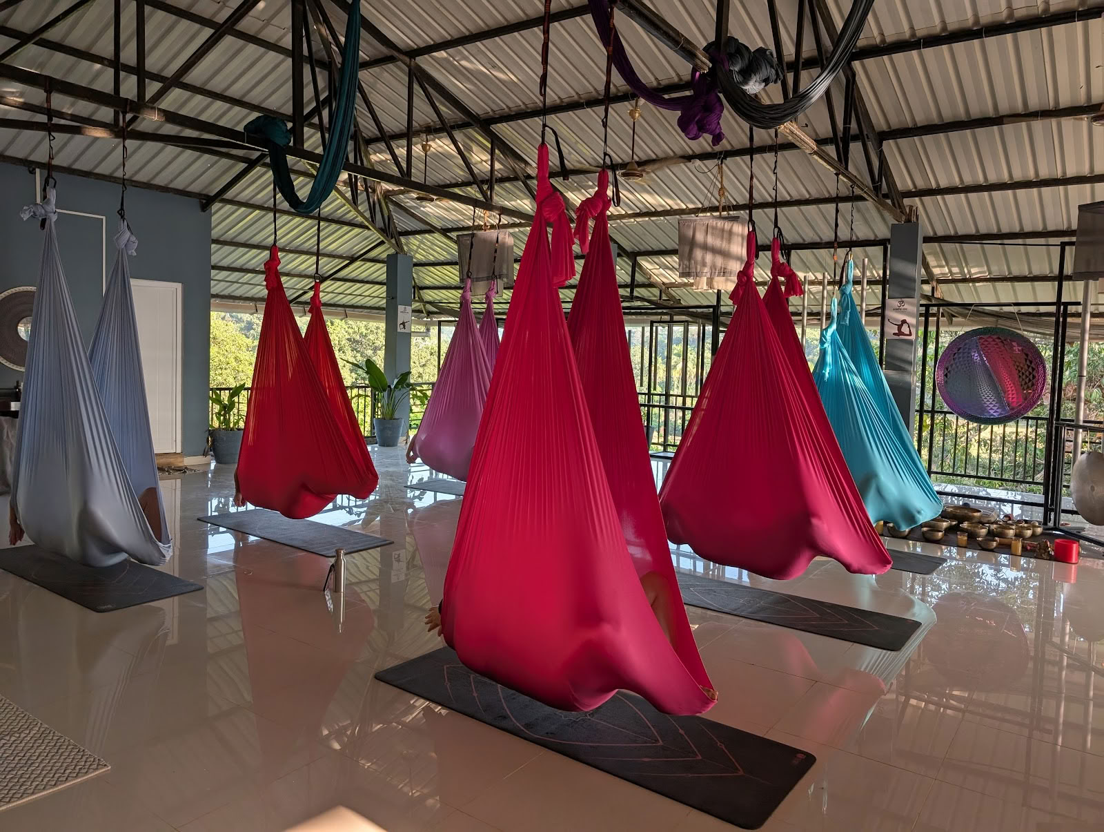 OM Studio Agonda - Yoga Aereo e Guarigione Sonora a Goa
