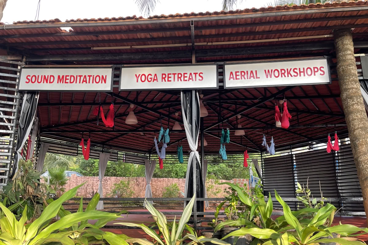 OM Studio Agonda - Yoga Aereo e Guarigione Sonora a Goa