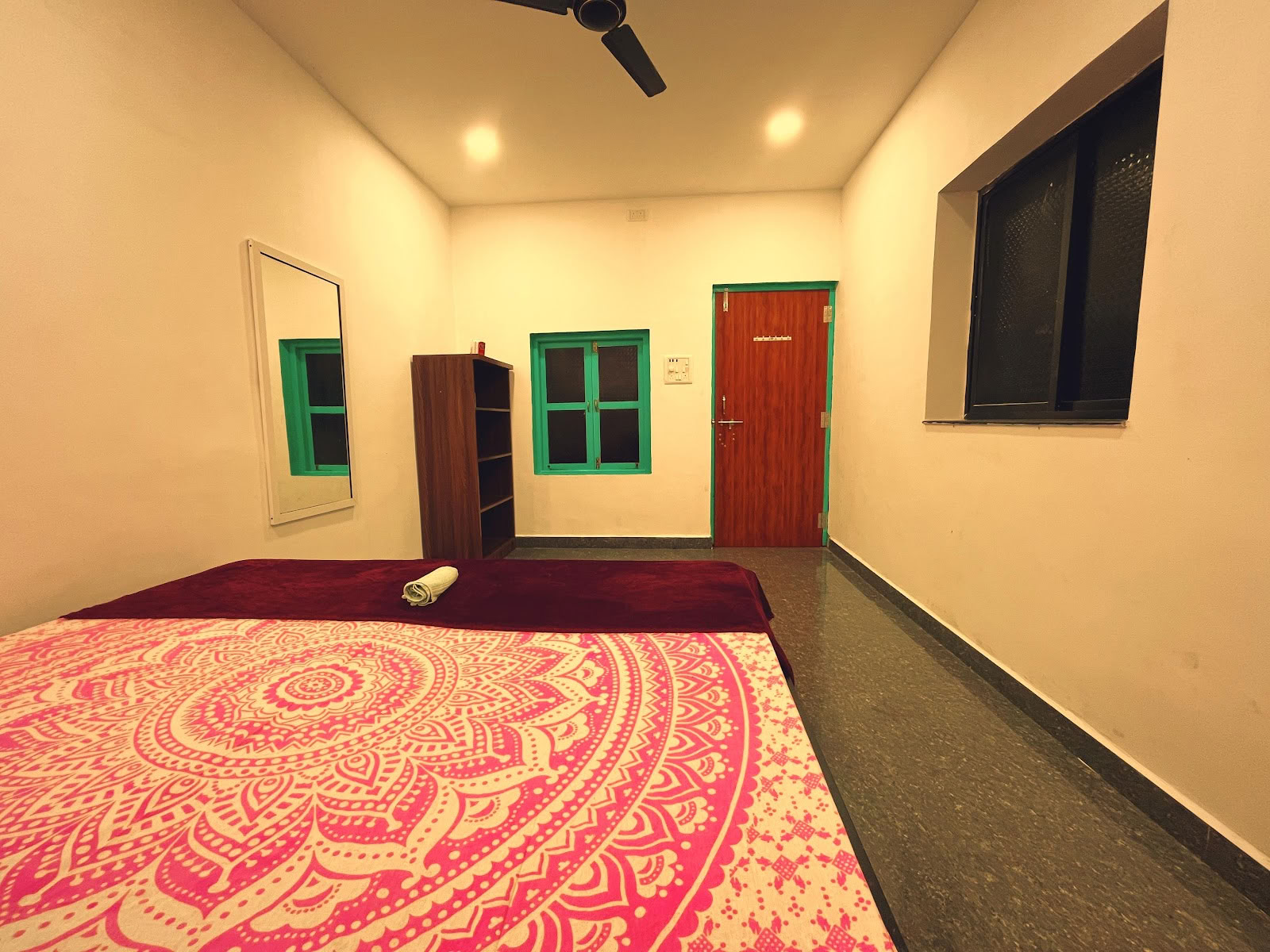 Tapas Yoga India| Miglior formazione insegnanti di yoga e ritiro di yoga in India