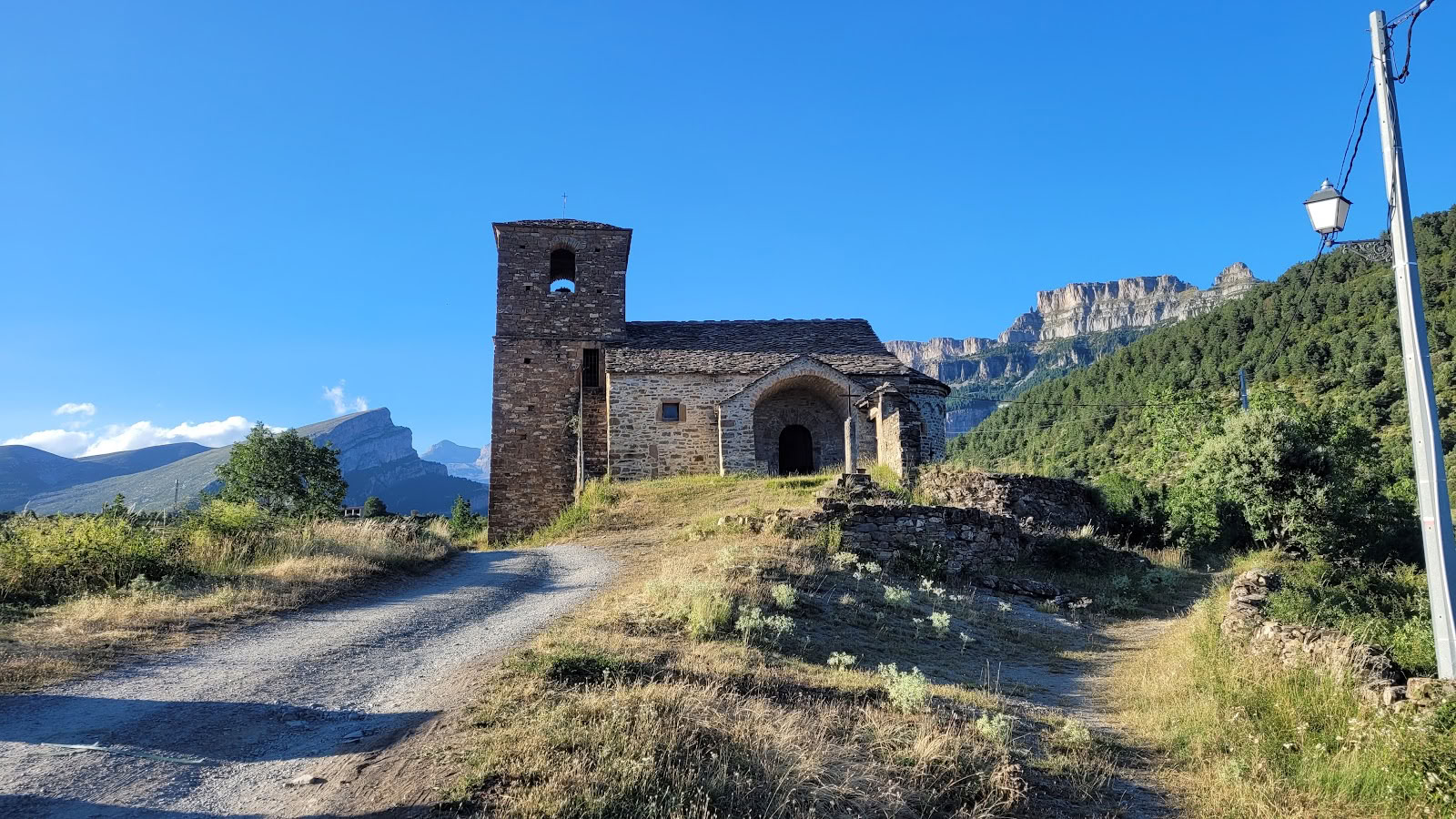 Casa Cuadrau: Yoga, Arte e Natura nei Pirenei
