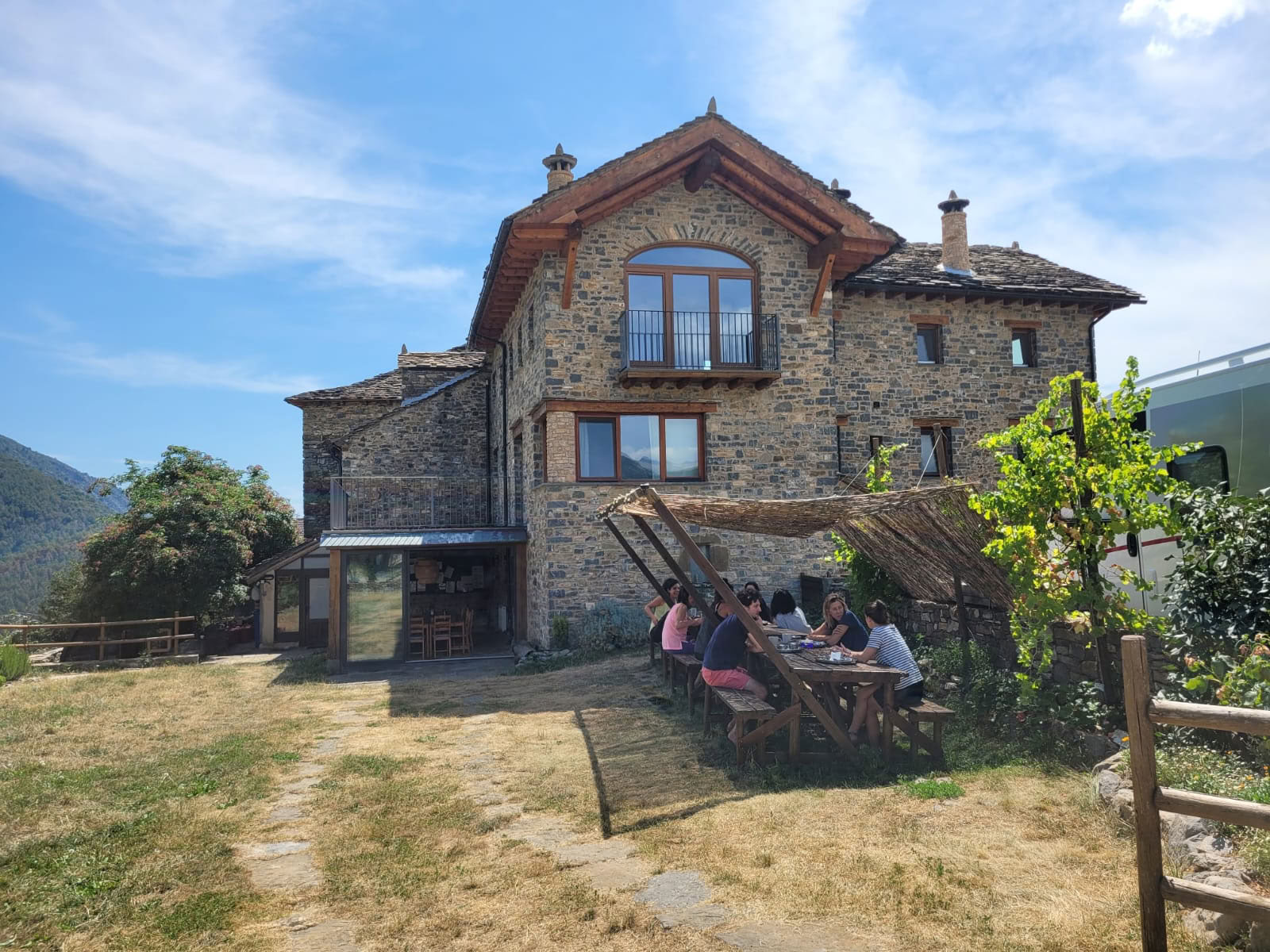 Casa Cuadrau: Yoga, Arte e Natura nei Pirenei