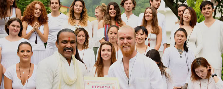 SCUOLA DI YOGA AYM