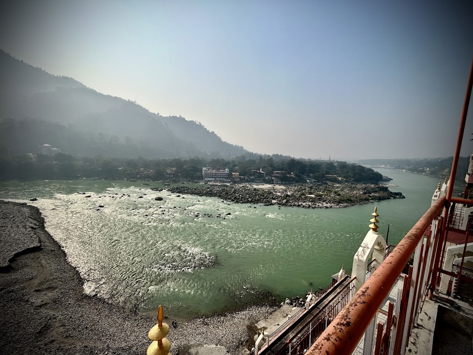 Rishiganga Yogshala - Scuola di formazione insegnanti di yoga e ritiri di yoga a Rishikesh