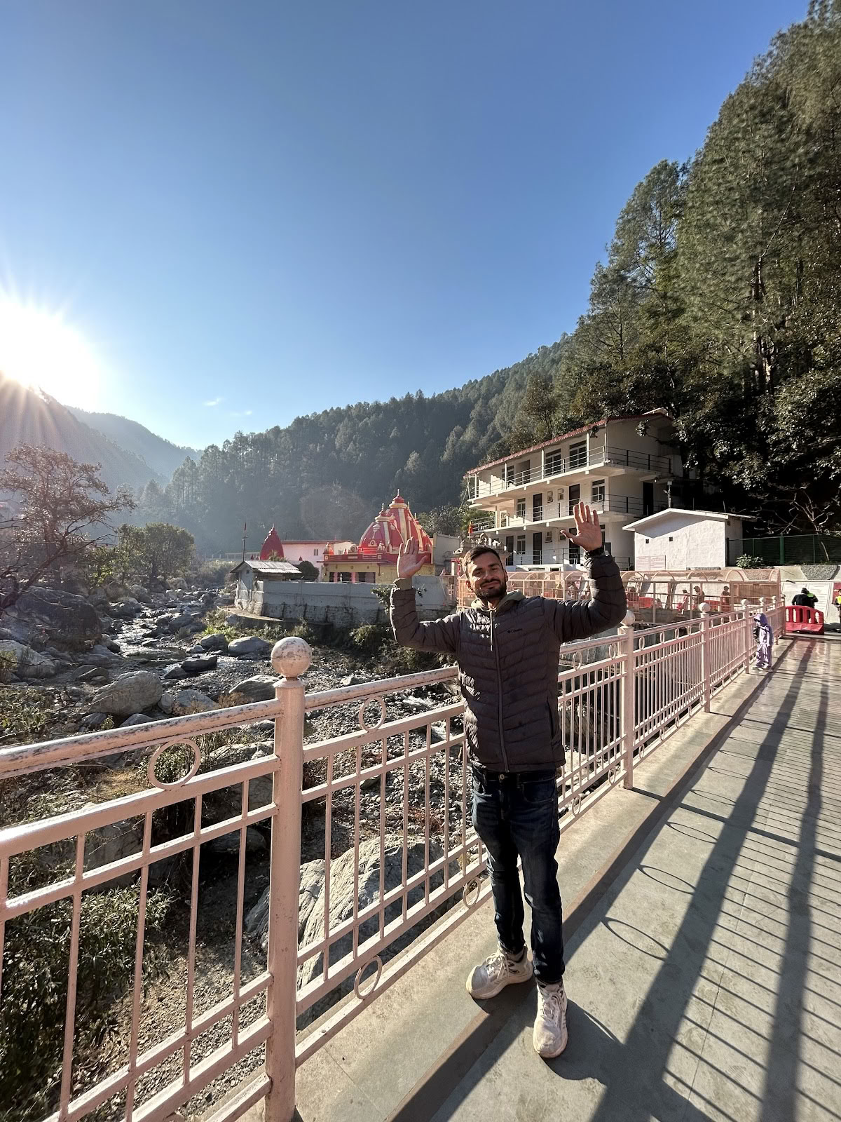 Rishiganga Yogshala - Scuola di formazione insegnanti di yoga e ritiri di yoga a Rishikesh