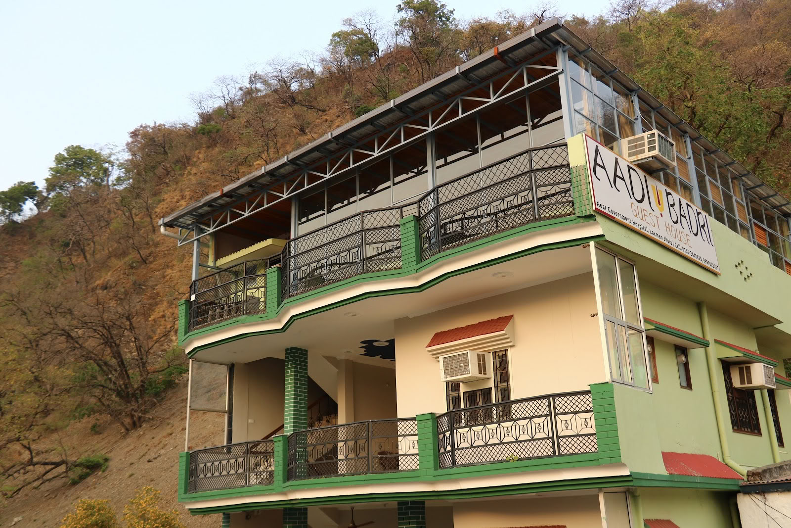 Aadi Yoga School - La migliore scuola tradizionale di yoga a Rishikesh, India