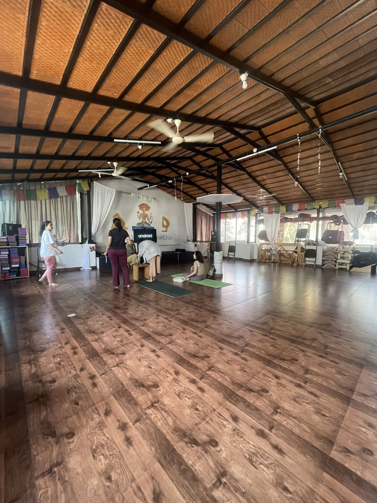 Yoga con Srinatha, Mysore, India - Centro di formazione per insegnanti di Ashtanga | Hatha | Iyengar Yoga