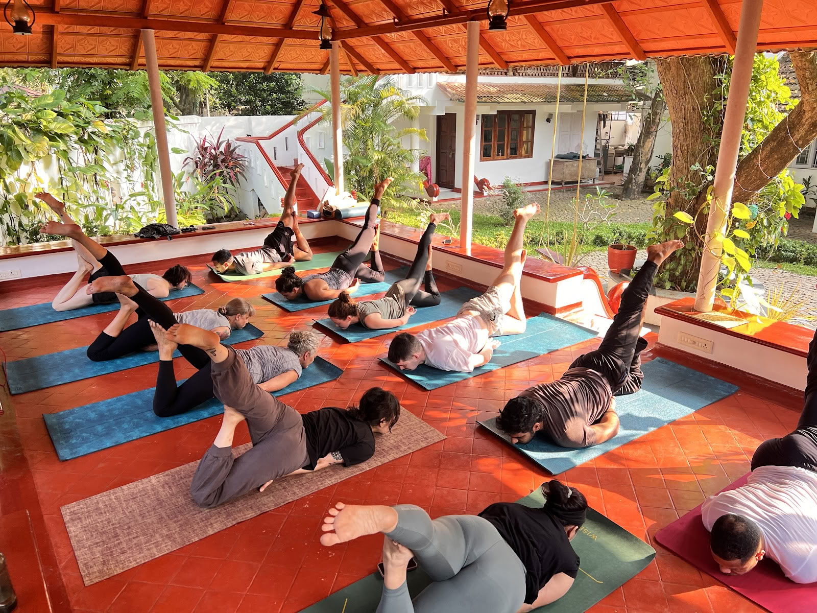 Scuola di Yoga e Studi Vedanta di Santhi