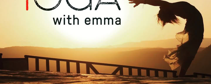 Yoga con Emma nella rimessa per legna