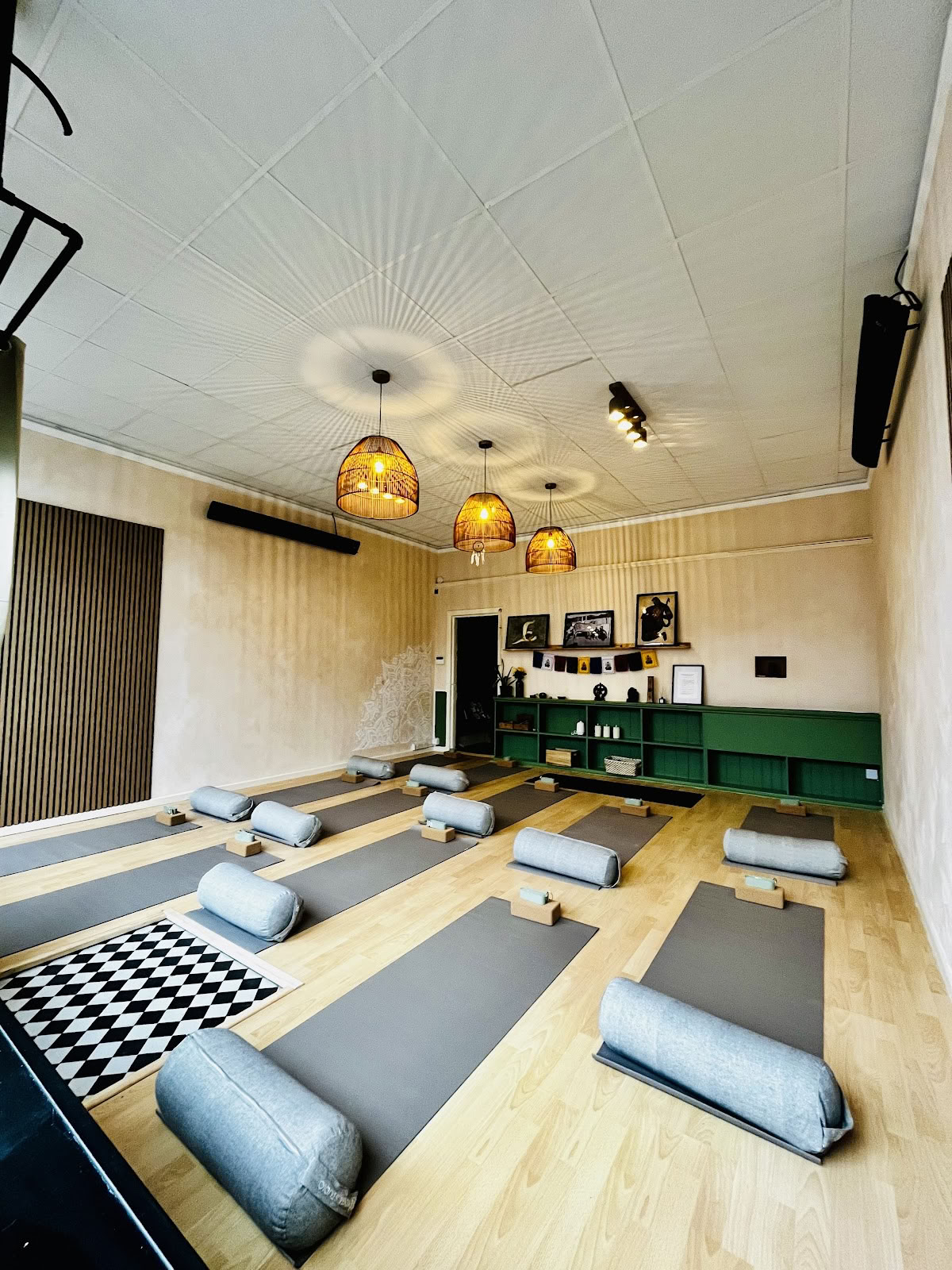Joy Yoga Wellness Studio – Yoga riscaldata a infrarossi