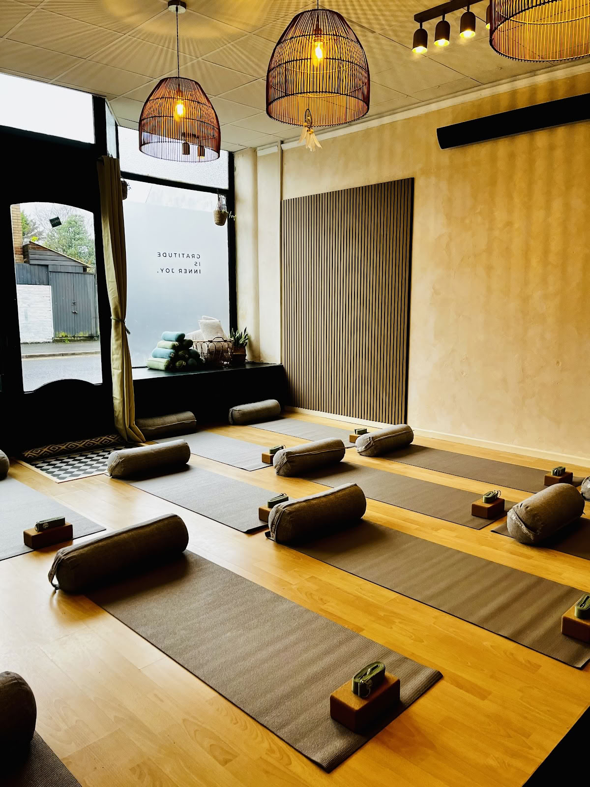 Joy Yoga Wellness Studio – Yoga riscaldata a infrarossi