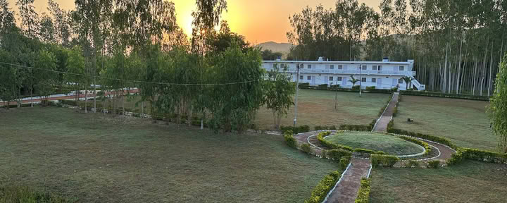 Arhanta - Corso di formazione per insegnanti di yoga in un ashram in India