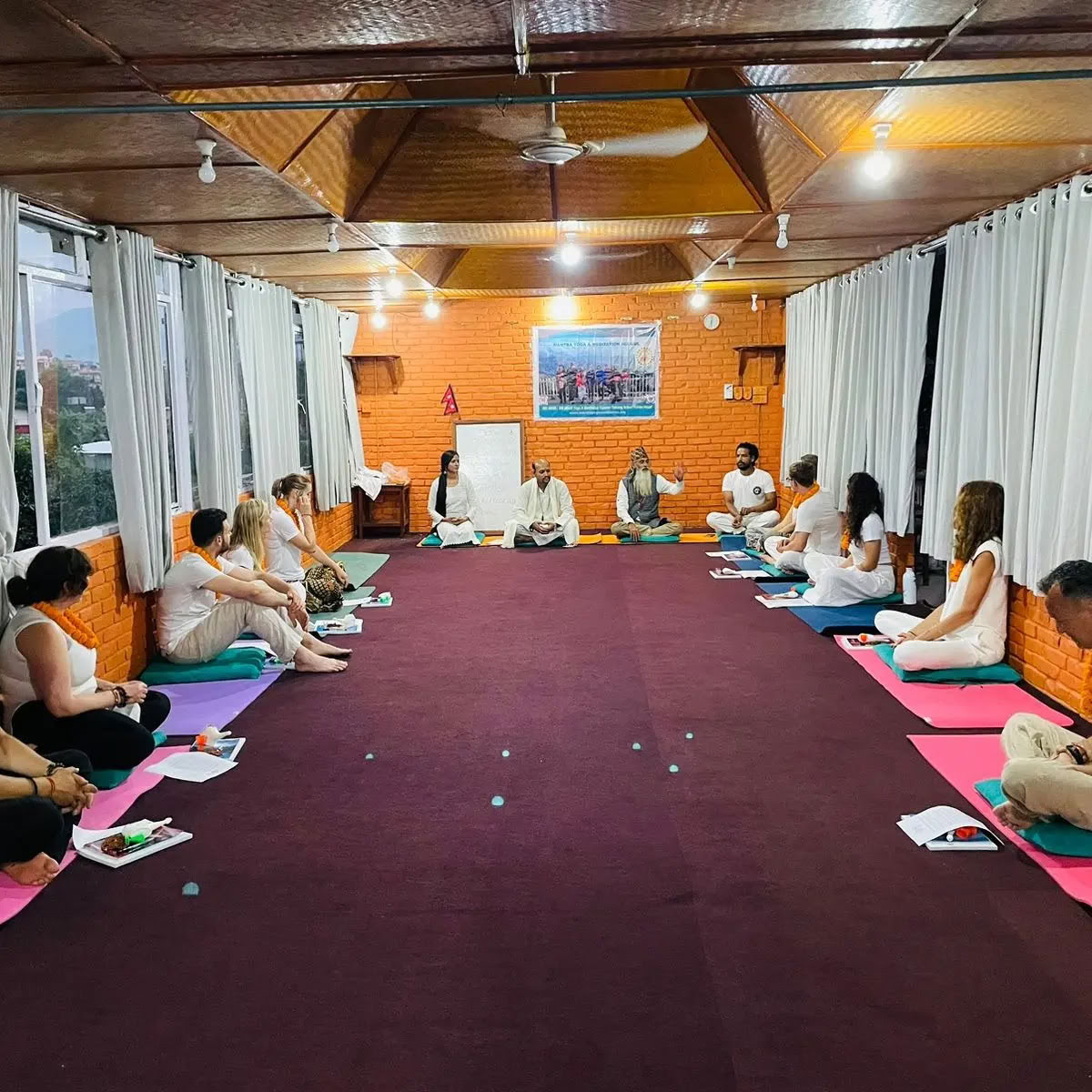 Corso di formazione per insegnanti di yoga in Nepal - 200 ore, 300 ore, Mantra Yoga School, Pokhara